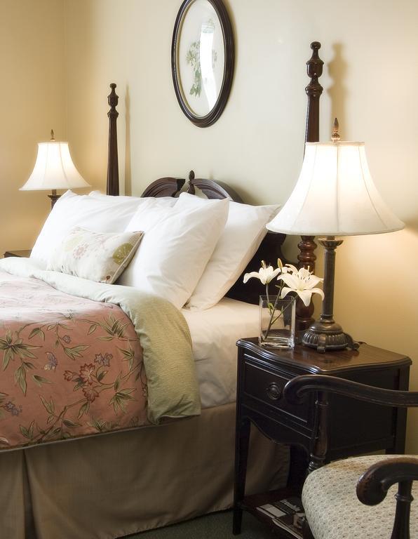Petite Room