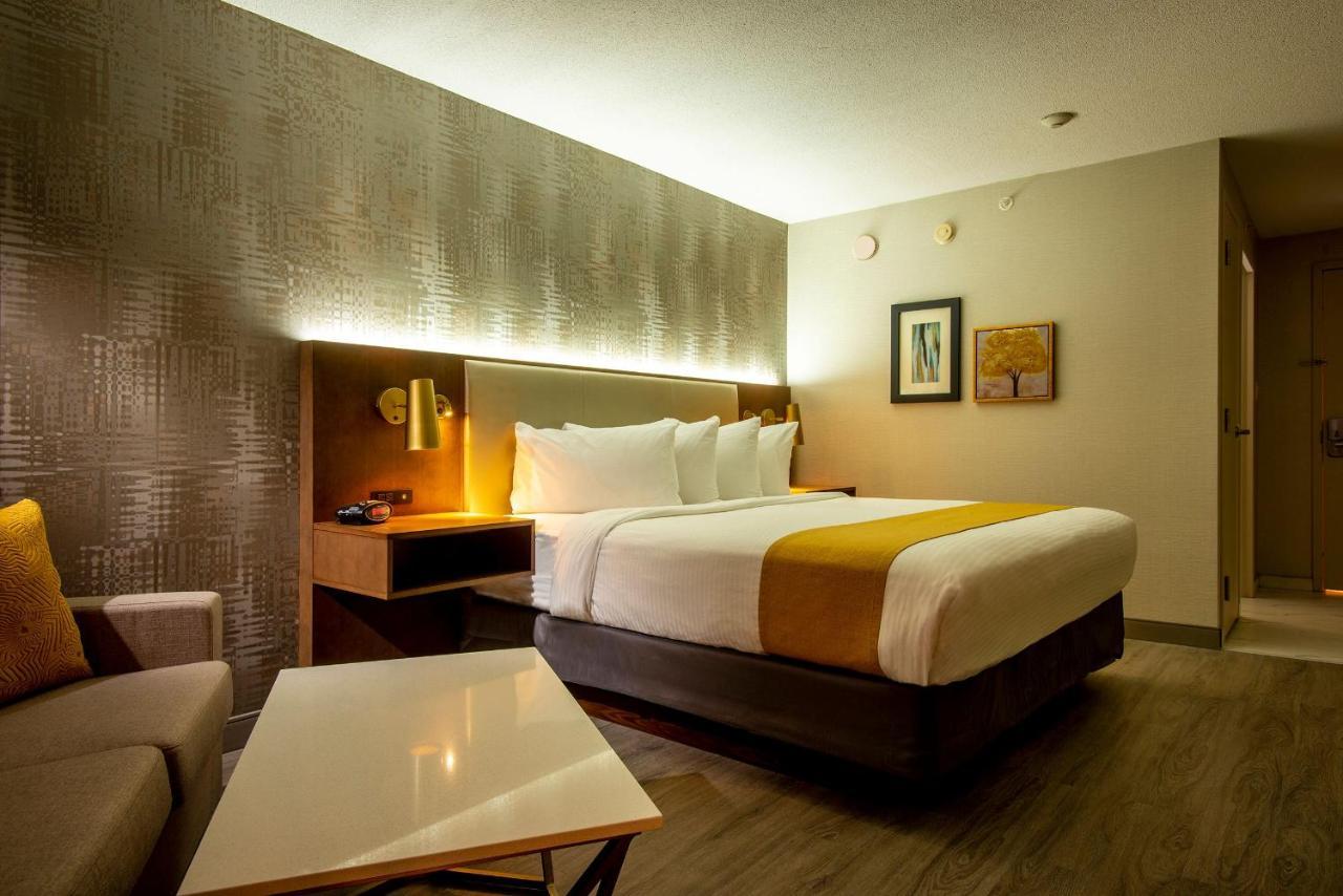 Silver Room King Bed