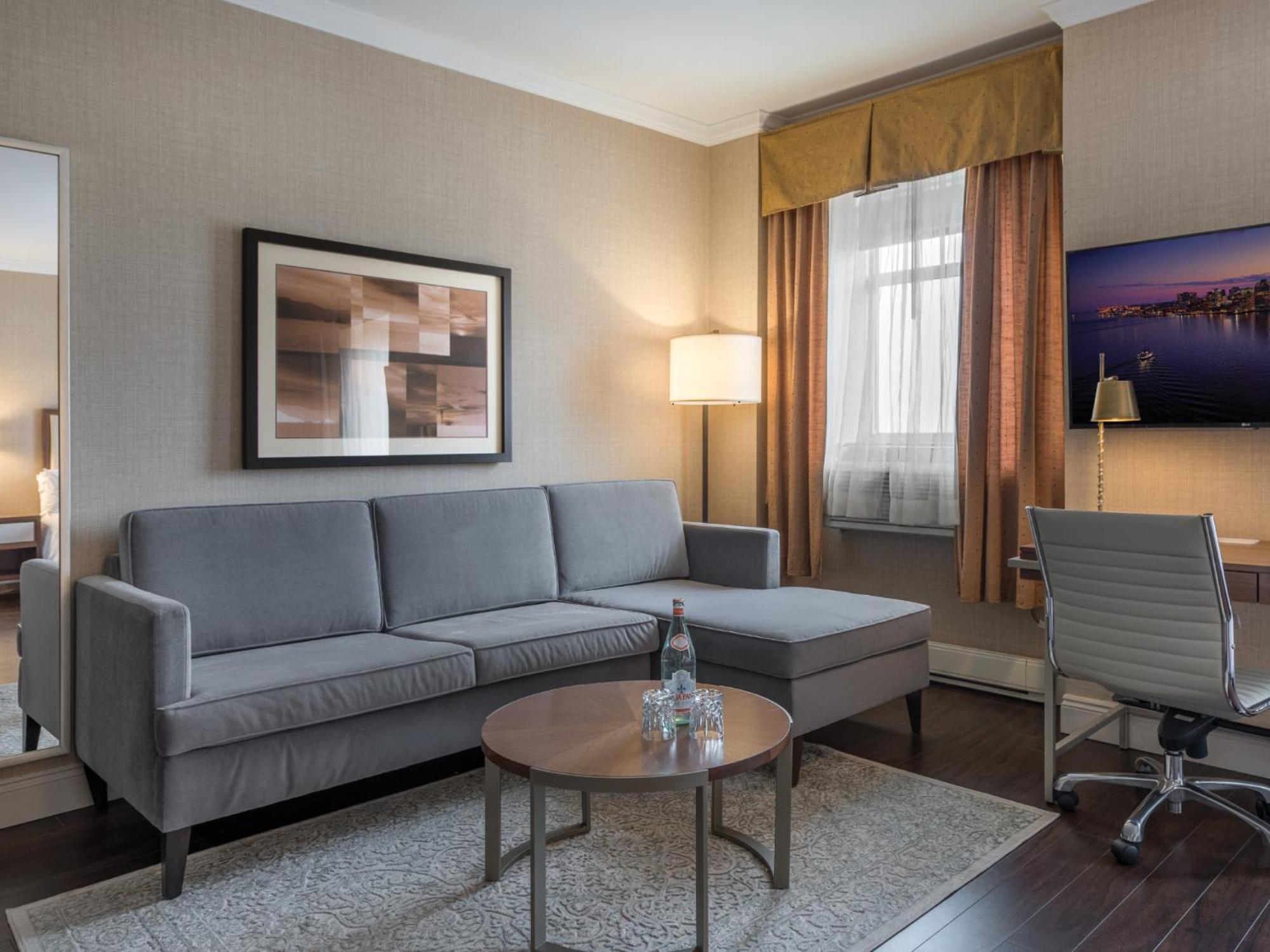 Executive Suite,398022156:JPEG