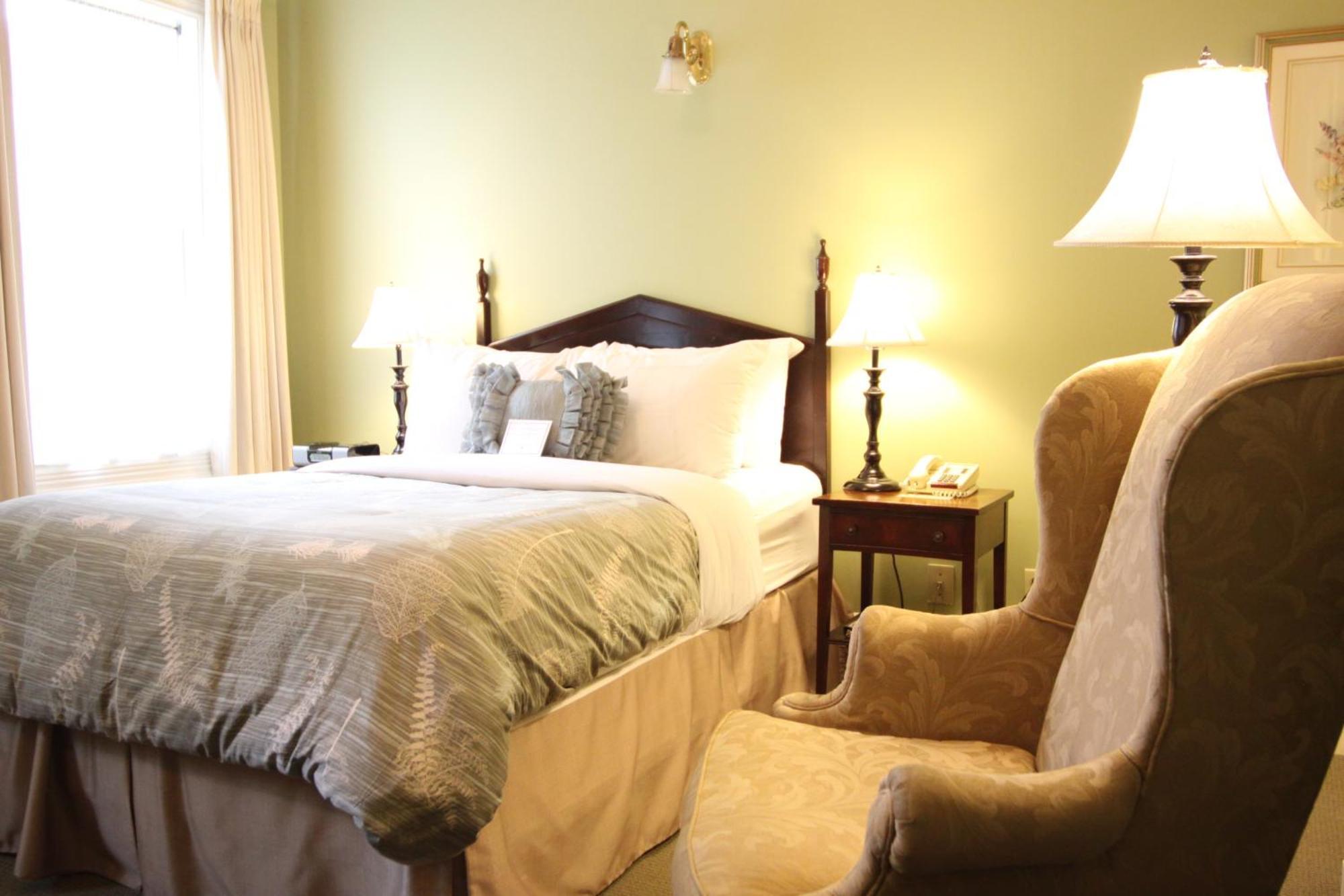 Petite Room